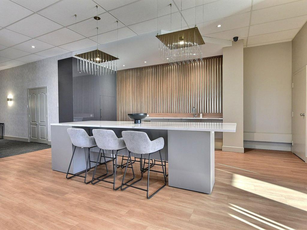 









4540


Prom. Paton

, 605,
Laval (Chomedey),




QC
H7W4W6

