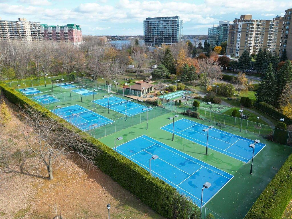 









4540


Prom. Paton

, 605,
Laval (Chomedey),




QC
H7W4W6

