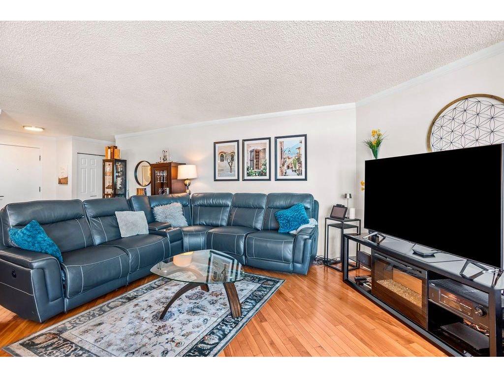 









4540


Prom. Paton

, 605,
Laval (Chomedey),




QC
H7W4W6

