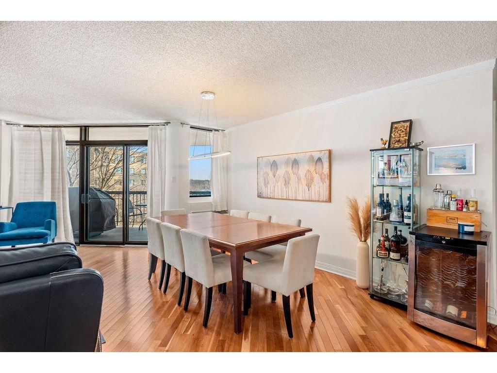 









4540


Prom. Paton

, 605,
Laval (Chomedey),




QC
H7W4W6

