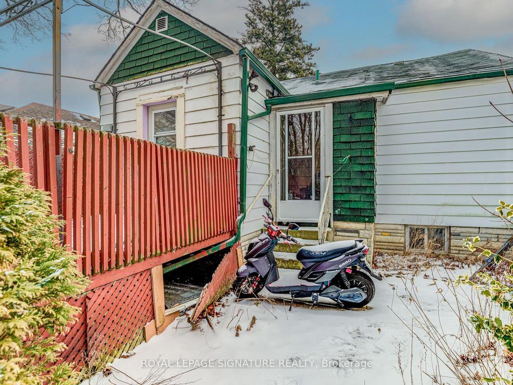 









30


Freeman

Street,
Toronto,




ON
M1N 2C1

