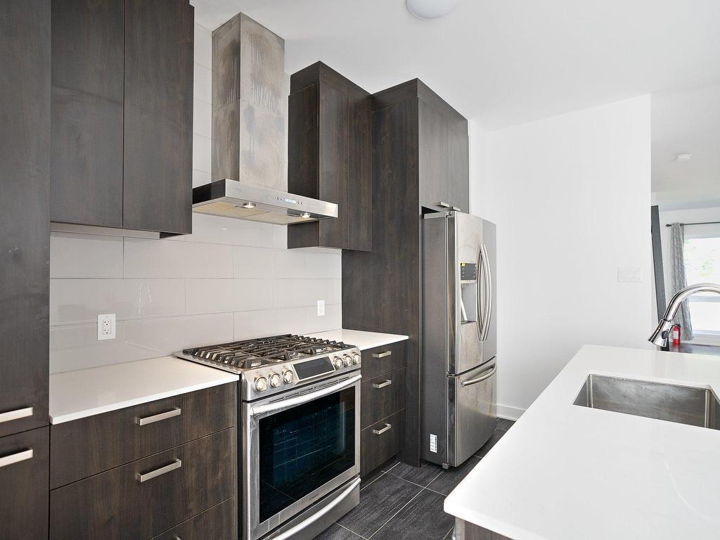 









7654


Rue Bouvier

,
Montréal (LaSalle),




QC
H8N0G7

