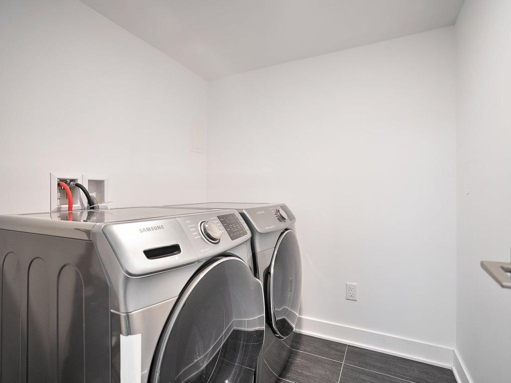 









7654Z


Rue Bouvier

,
Montréal (LaSalle),




QC
H8N0G7


