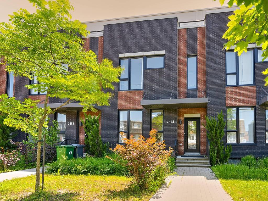









7654Z


Rue Bouvier

,
Montréal (LaSalle),




QC
H8N0G7

