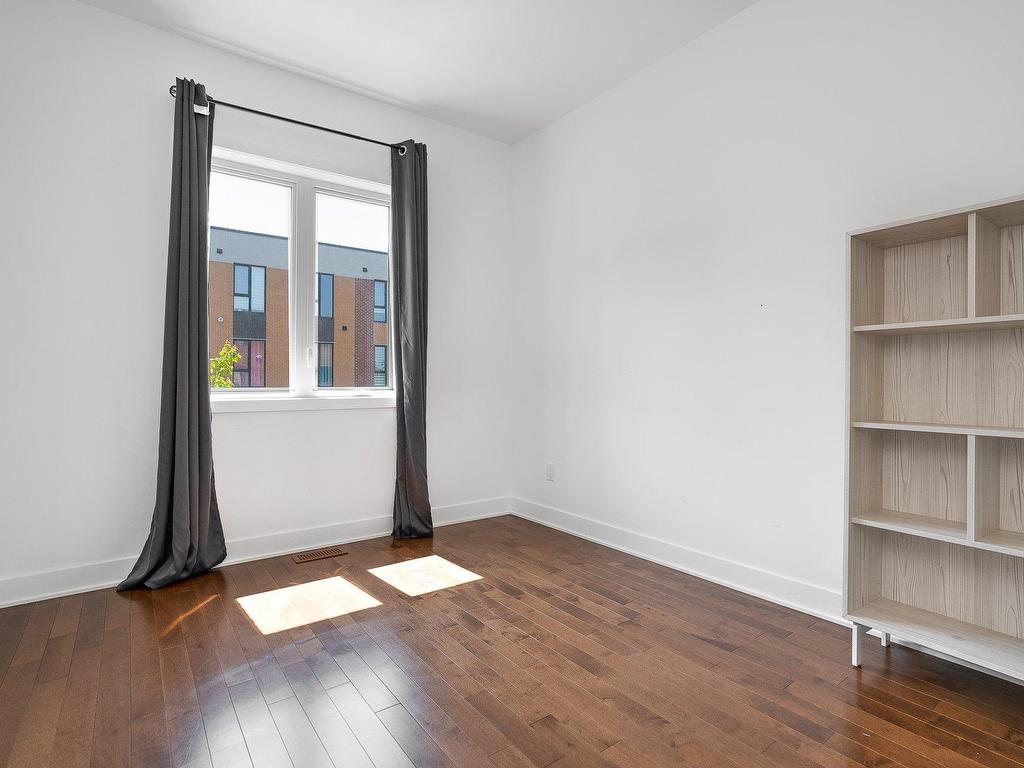









7654Z


Rue Bouvier

,
Montréal (LaSalle),




QC
H8N0G7


