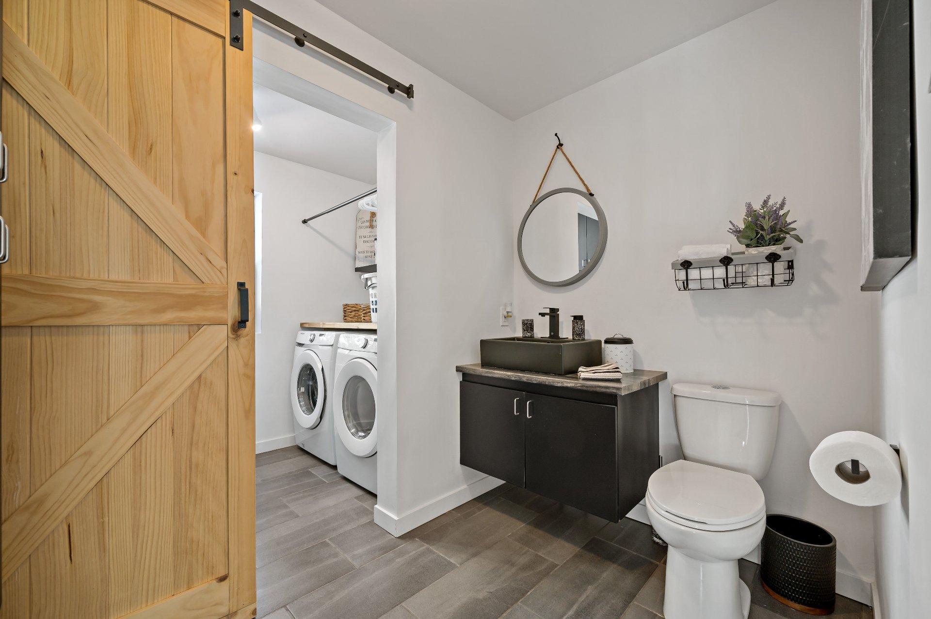 









22


Rue des Ardoises

,
Sainte-Agathe-des-Monts,




QC
J8C3N2

