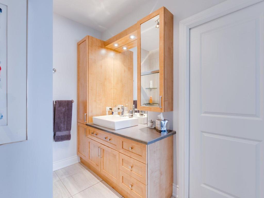 









224


Boul. Alexandre-Taché

, 607,
Gatineau (Hull),




QC
J9A0B8

