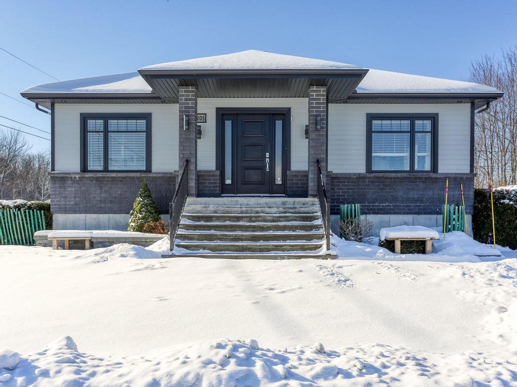 









4205


Rue Ovila-Demontigny

,
Shawinigan,




QC
G9P5A7

