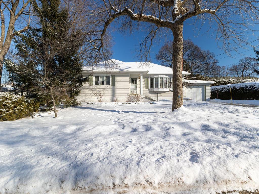 









55


Av. Hillside

,
Pointe-Claire,




QC
H9S5E4

