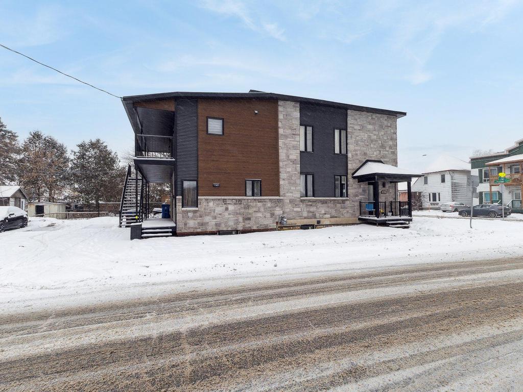 









215


Rue Main

,
Gatineau (Gatineau),




QC
J8V3V1

