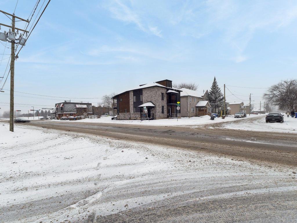 









215


Rue Main

,
Gatineau (Gatineau),




QC
J8V3V1

