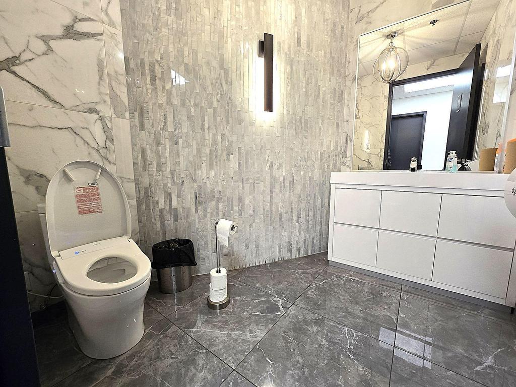 









2222


Boul. Dagenais O.

,
Laval (Sainte-Rose),




QC
H7L5Y2

