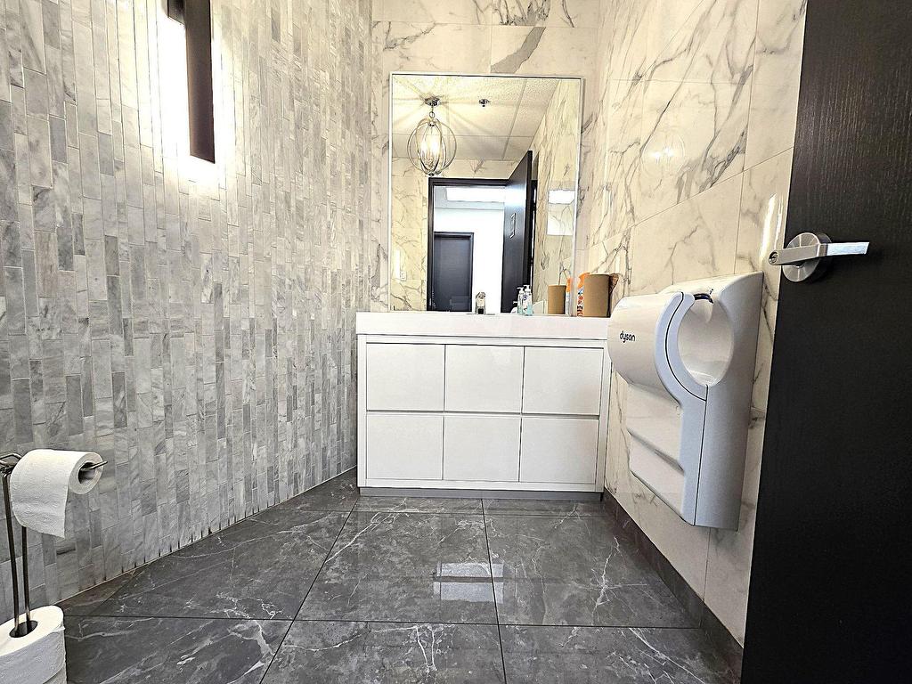 









2222


Boul. Dagenais O.

,
Laval (Sainte-Rose),




QC
H7L5Y2


