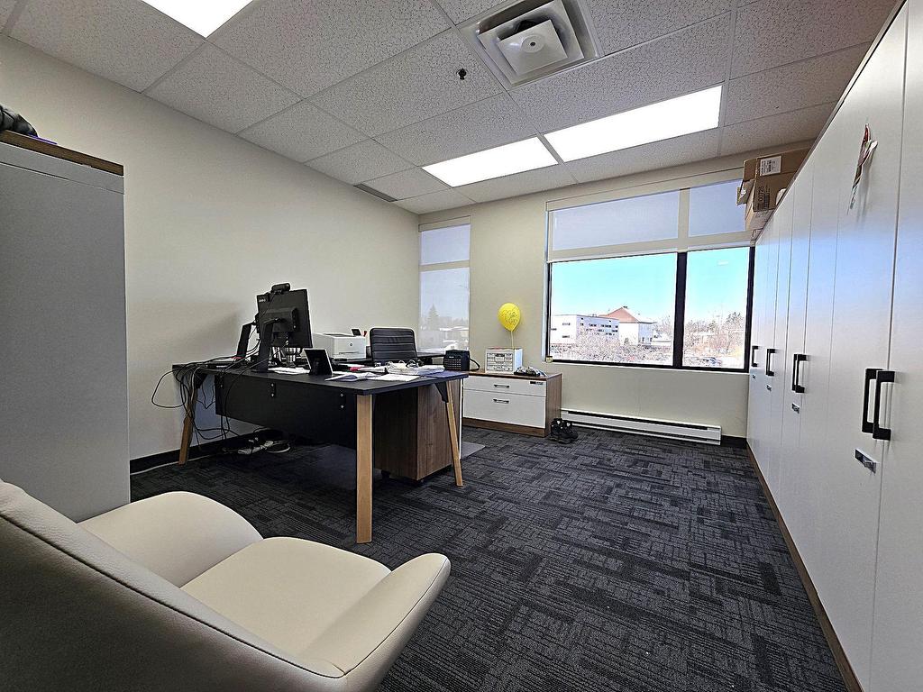









2222


Boul. Dagenais O.

,
Laval (Sainte-Rose),




QC
H7L5Y2

