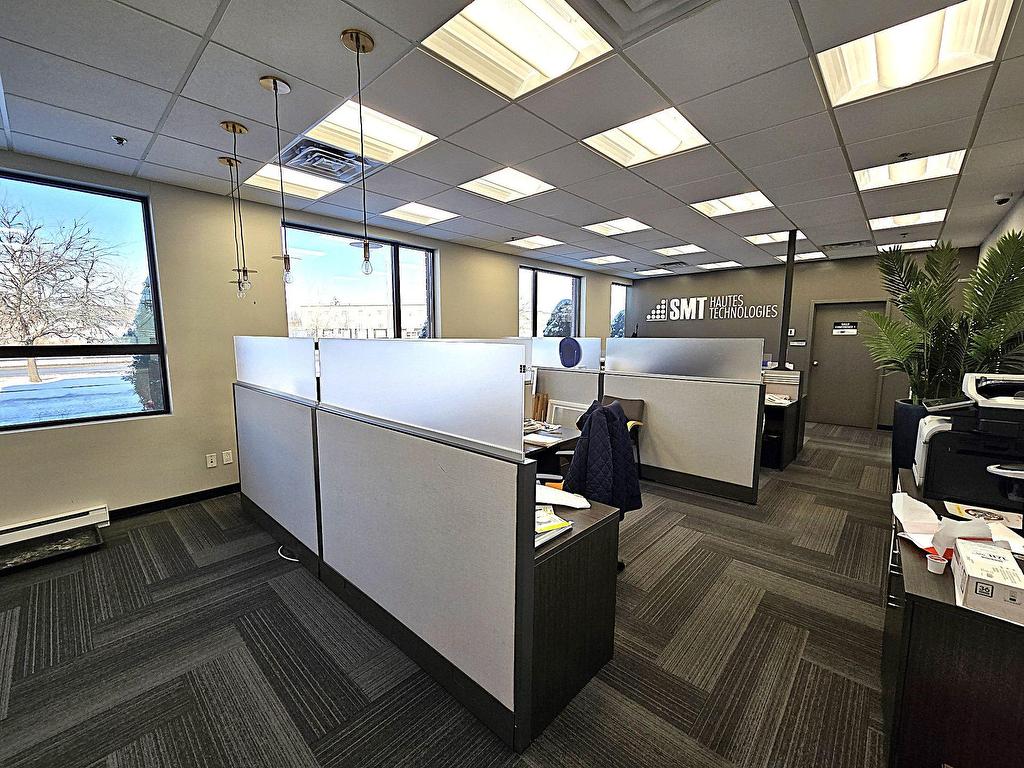 









2222


Boul. Dagenais O.

,
Laval (Sainte-Rose),




QC
H7L5Y2

