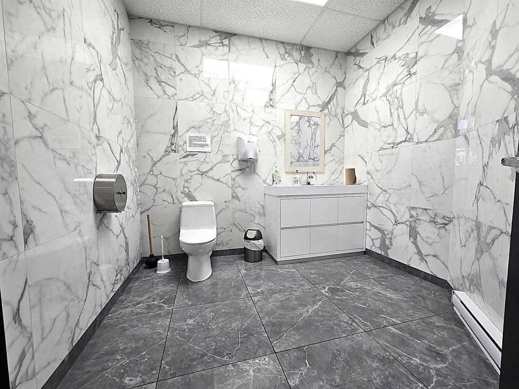 









2222


Boul. Dagenais O.

,
Laval (Sainte-Rose),




QC
H7L5Y2

