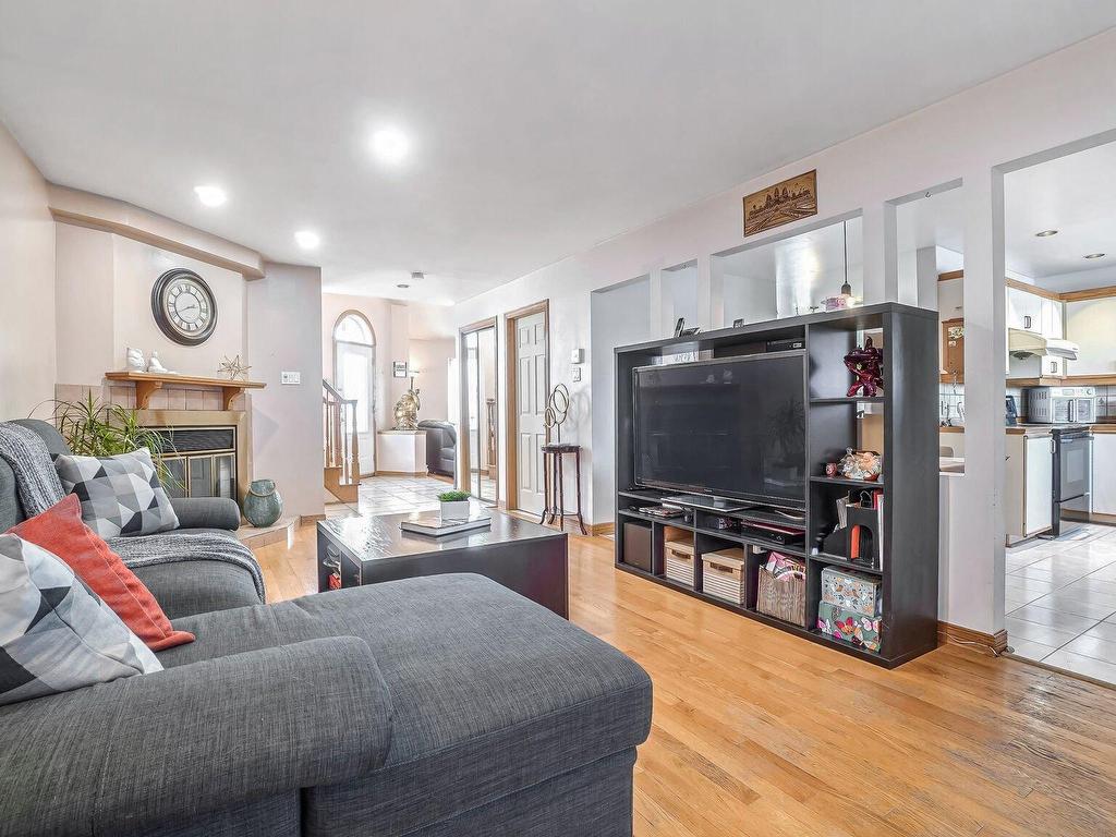 









1701


36e Avenue

,
Montréal (Rivière-des-Prairies/Pointe-aux-Trembles),




QC
H1A5E1

