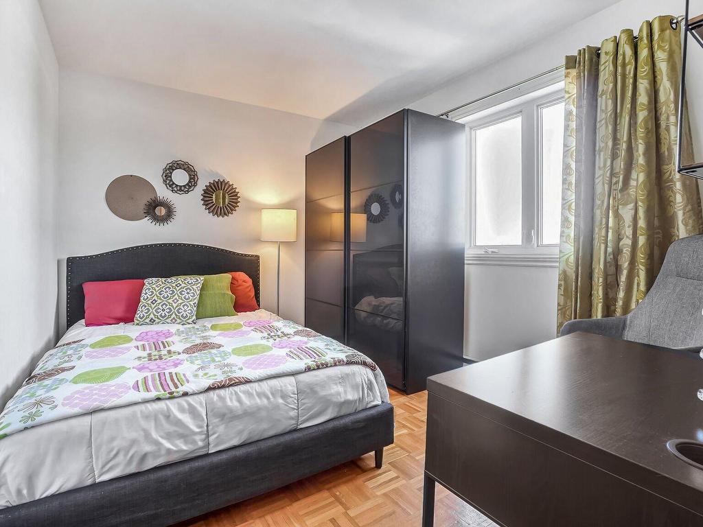 









1701


36e Avenue

,
Montréal (Rivière-des-Prairies/Pointe-aux-Trembles),




QC
H1A5E1

