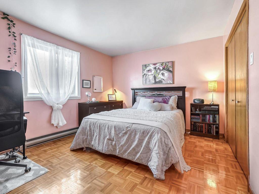 









1701


36e Avenue

,
Montréal (Rivière-des-Prairies/Pointe-aux-Trembles),




QC
H1A5E1

