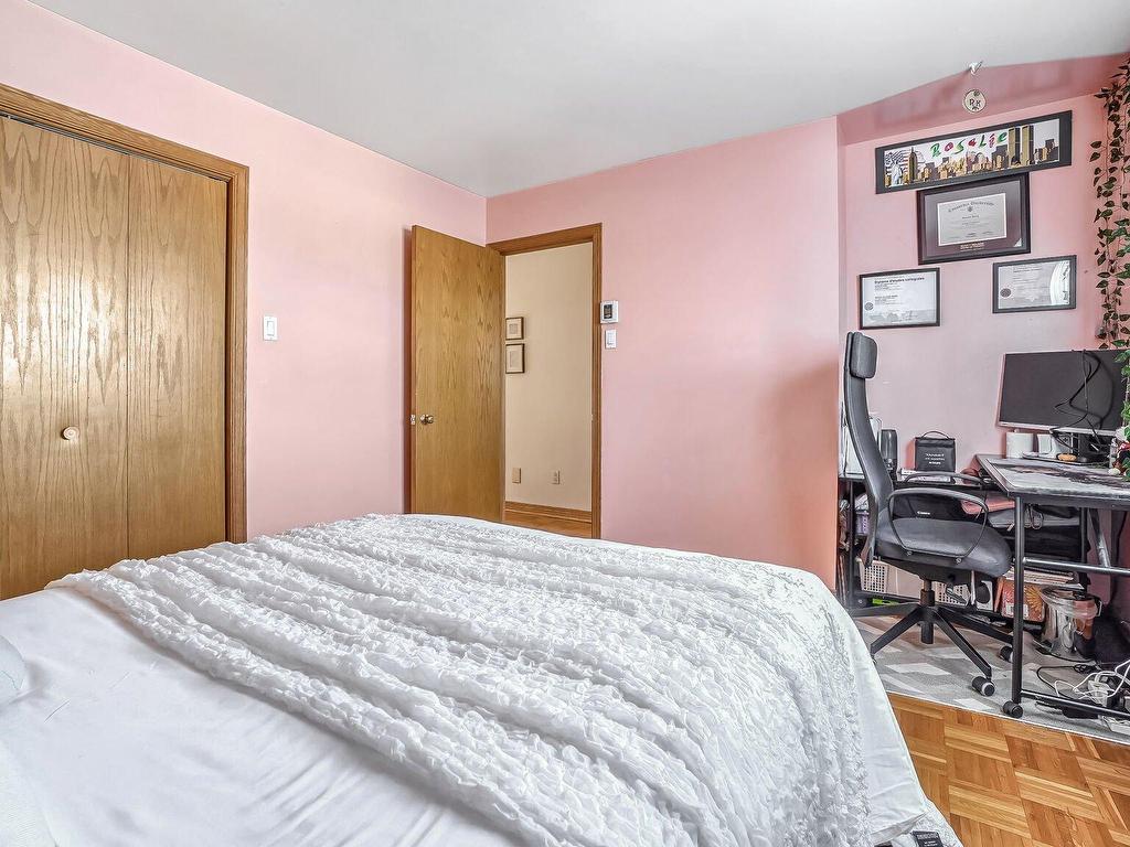 









1701


36e Avenue

,
Montréal (Rivière-des-Prairies/Pointe-aux-Trembles),




QC
H1A5E1

