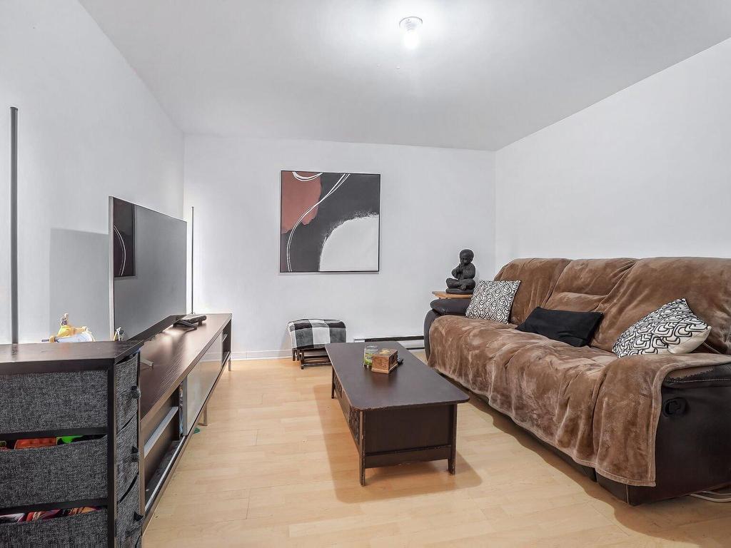 









1701


36e Avenue

,
Montréal (Rivière-des-Prairies/Pointe-aux-Trembles),




QC
H1A5E1


