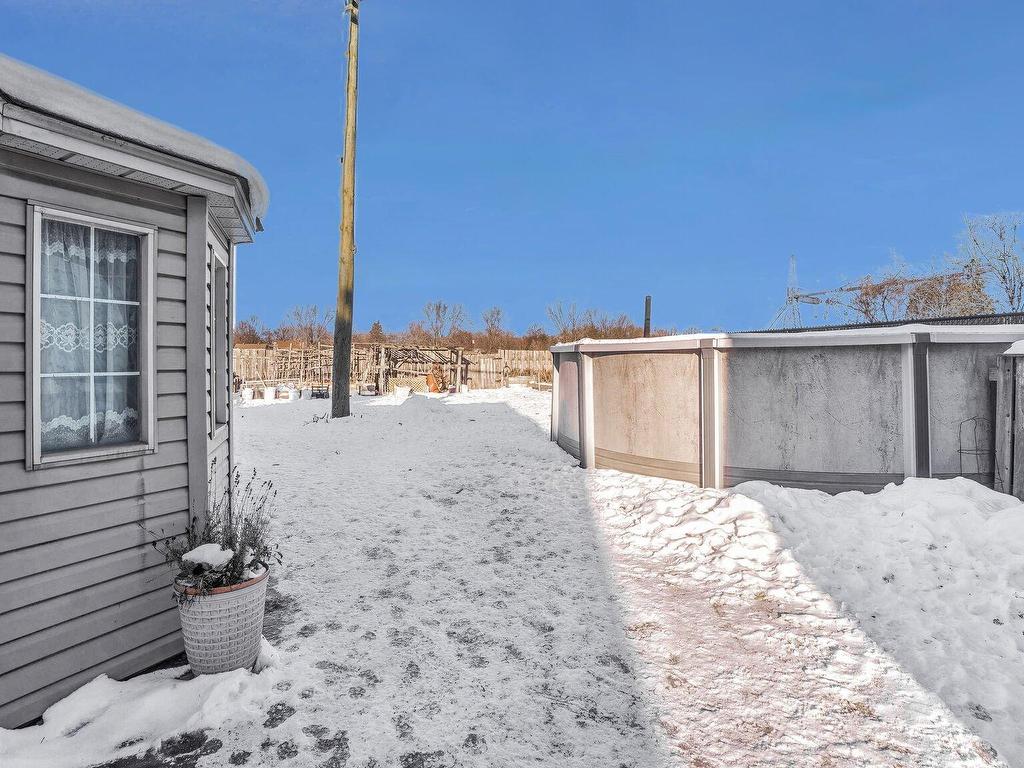 









1701


36e Avenue

,
Montréal (Rivière-des-Prairies/Pointe-aux-Trembles),




QC
H1A5E1

