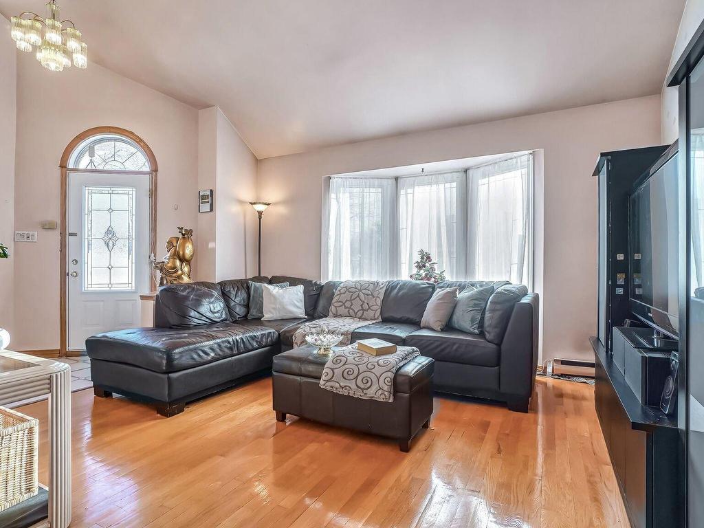 









1701


36e Avenue

,
Montréal (Rivière-des-Prairies/Pointe-aux-Trembles),




QC
H1A5E1


