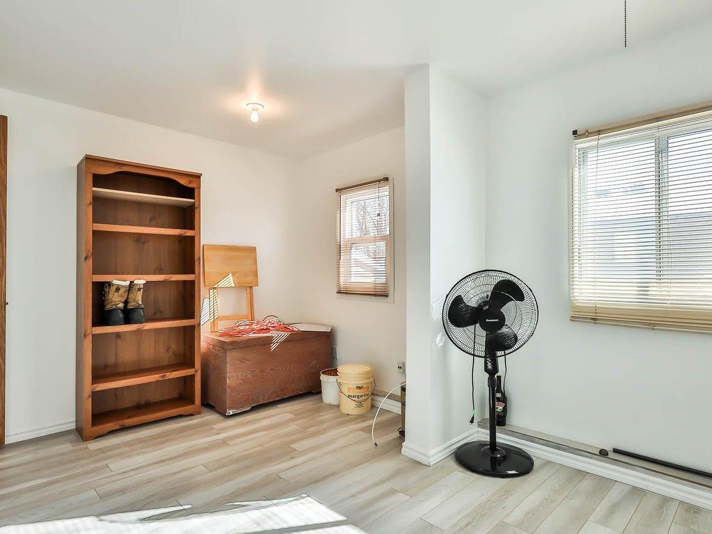 









864


Rue Arthur-Gratton

,
Gatineau (Buckingham),




QC
J8L2Z4

