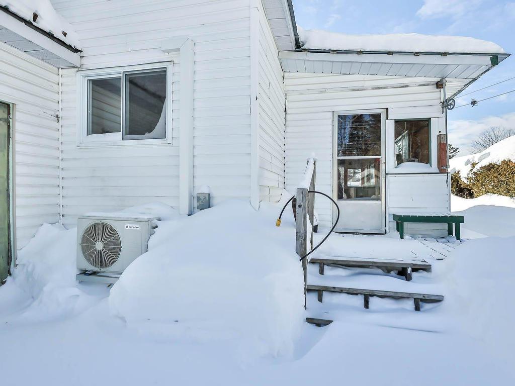 









864


Rue Arthur-Gratton

,
Gatineau (Buckingham),




QC
J8L2Z4

