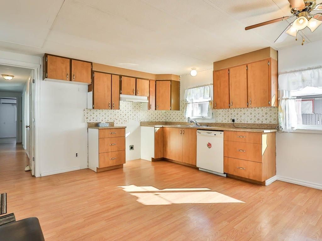 









864


Rue Arthur-Gratton

,
Gatineau (Buckingham),




QC
J8L2Z4

