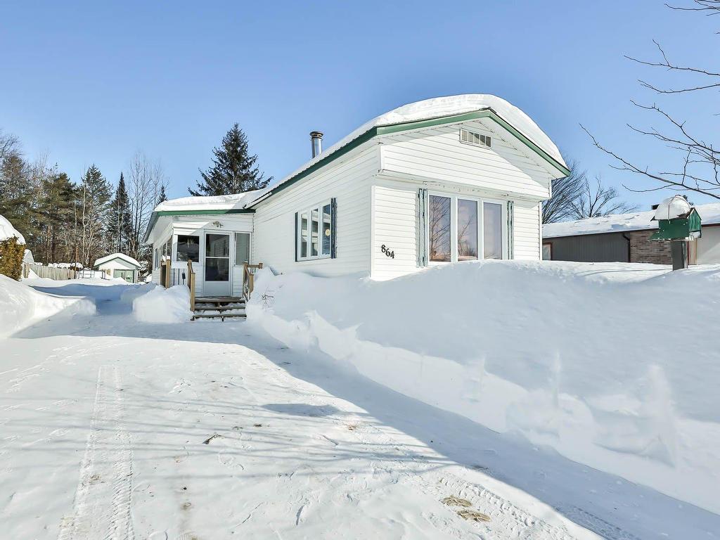 









864


Rue Arthur-Gratton

,
Gatineau (Buckingham),




QC
J8L2Z4

