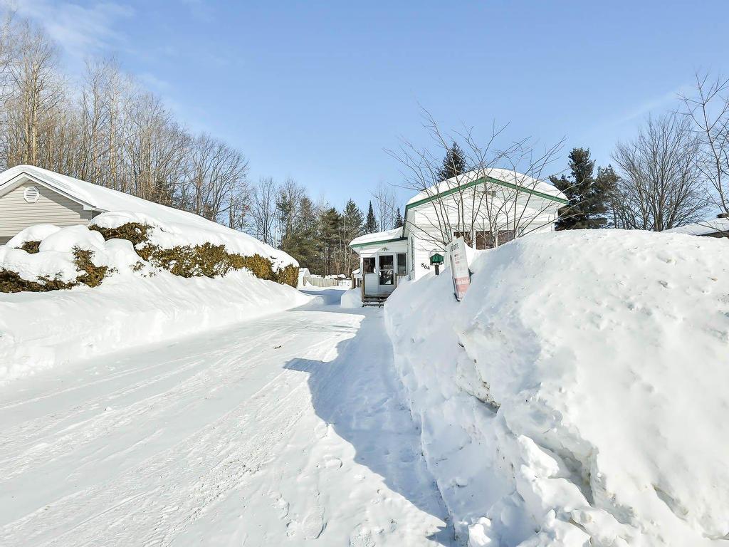 









864


Rue Arthur-Gratton

,
Gatineau (Buckingham),




QC
J8L2Z4

