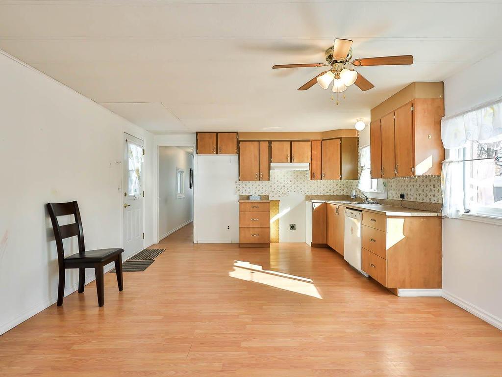 









864


Rue Arthur-Gratton

,
Gatineau (Buckingham),




QC
J8L2Z4

