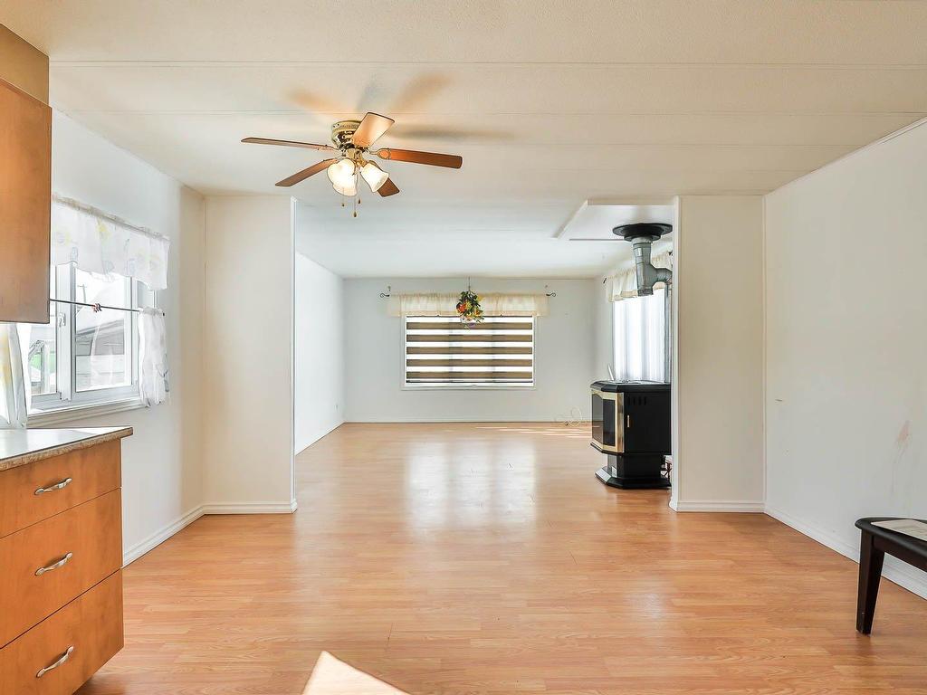 









864


Rue Arthur-Gratton

,
Gatineau (Buckingham),




QC
J8L2Z4

