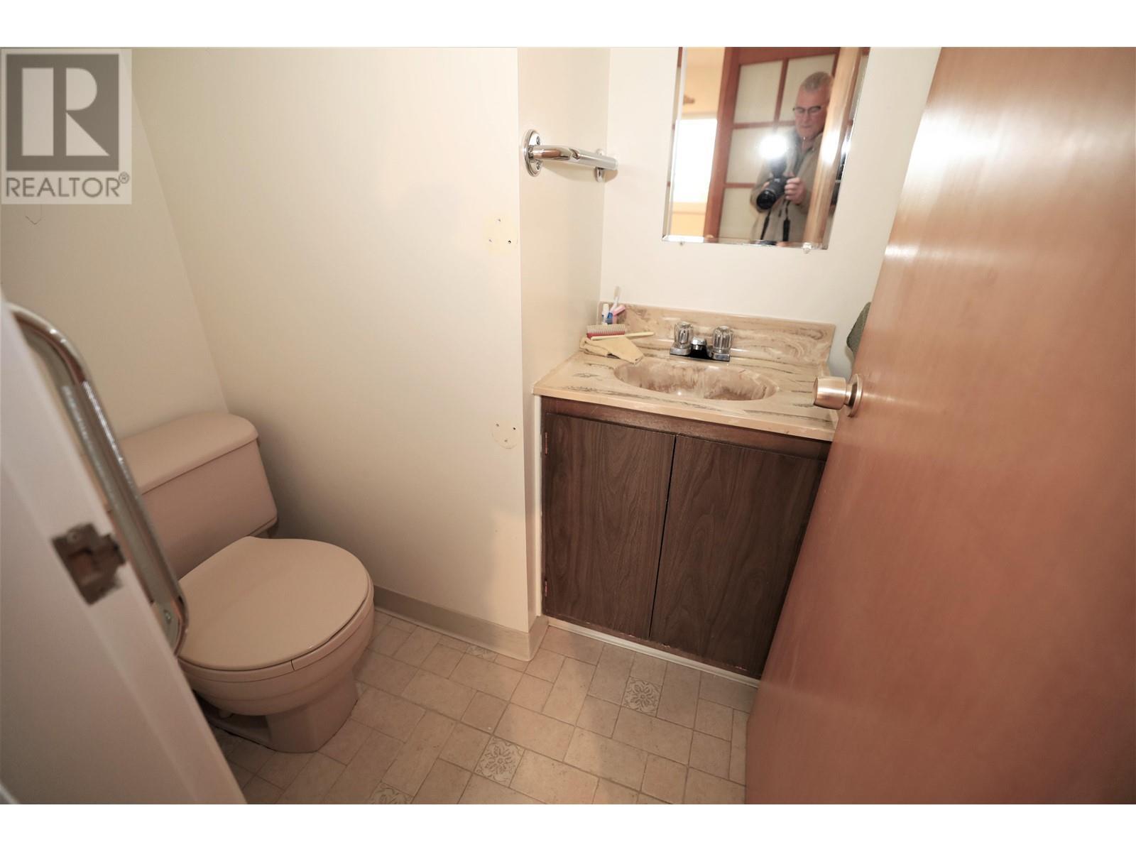 












5690 MERMAID STREET

,
Sechelt,




British Columbia
V0N3A0


