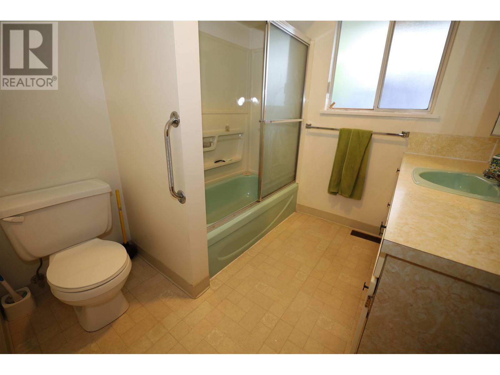 












5690 MERMAID STREET

,
Sechelt,




British Columbia
V0N3A0

