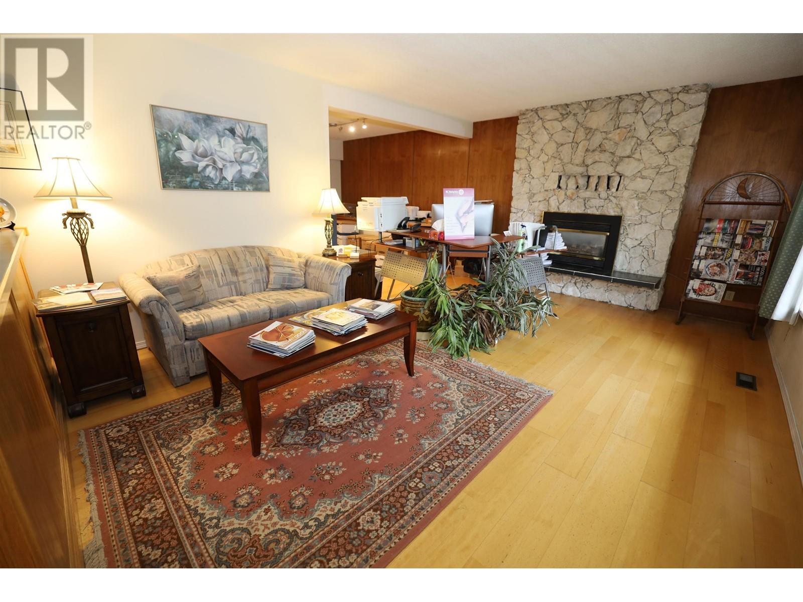 












5690 MERMAID STREET

,
Sechelt,




British Columbia
V0N3A0

