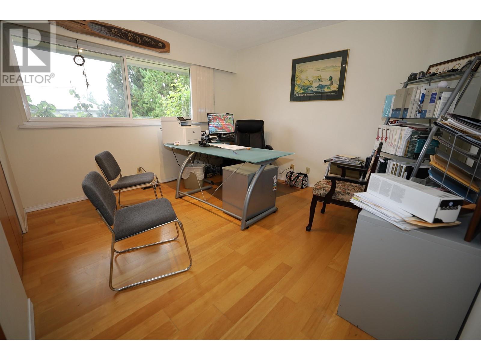 












5690 MERMAID STREET

,
Sechelt,




British Columbia
V0N3A0

