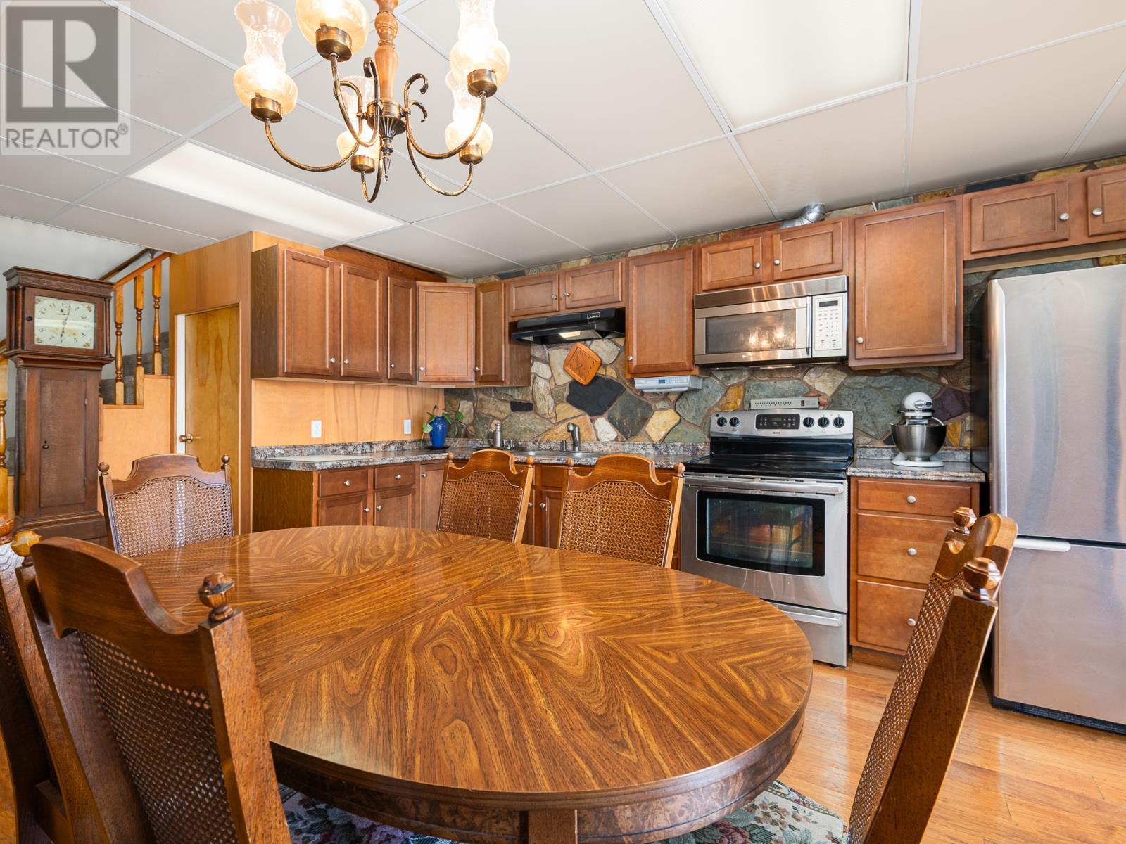 












208 36 Avenue N

,
Erickson,




British Columbia
V0B1G1

