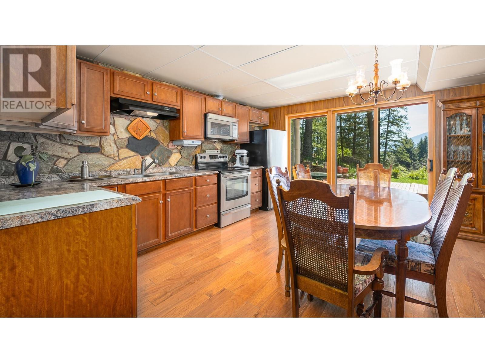 












208 36 Avenue N

,
Erickson,




British Columbia
V0B1G1

