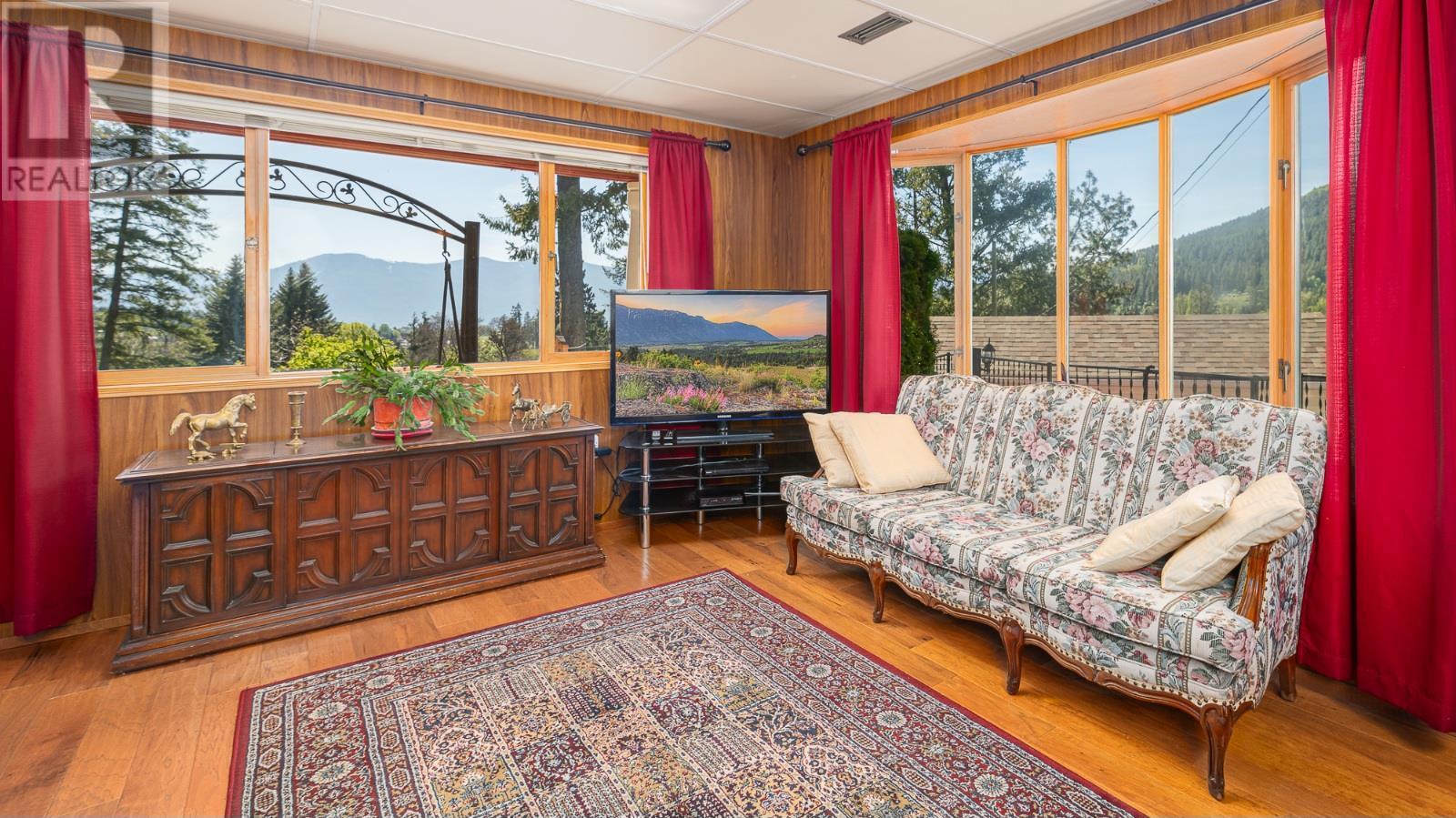 












208 36 Avenue N

,
Erickson,




British Columbia
V0B1G1

