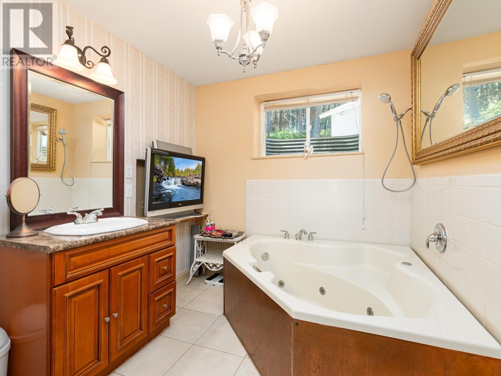 












208 36 Avenue N

,
Erickson,




British Columbia
V0B1G1

