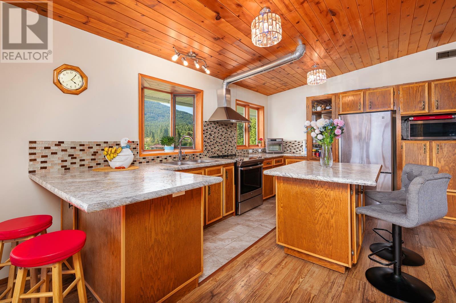 












208 36 Avenue N

,
Erickson,




British Columbia
V0B1G1

