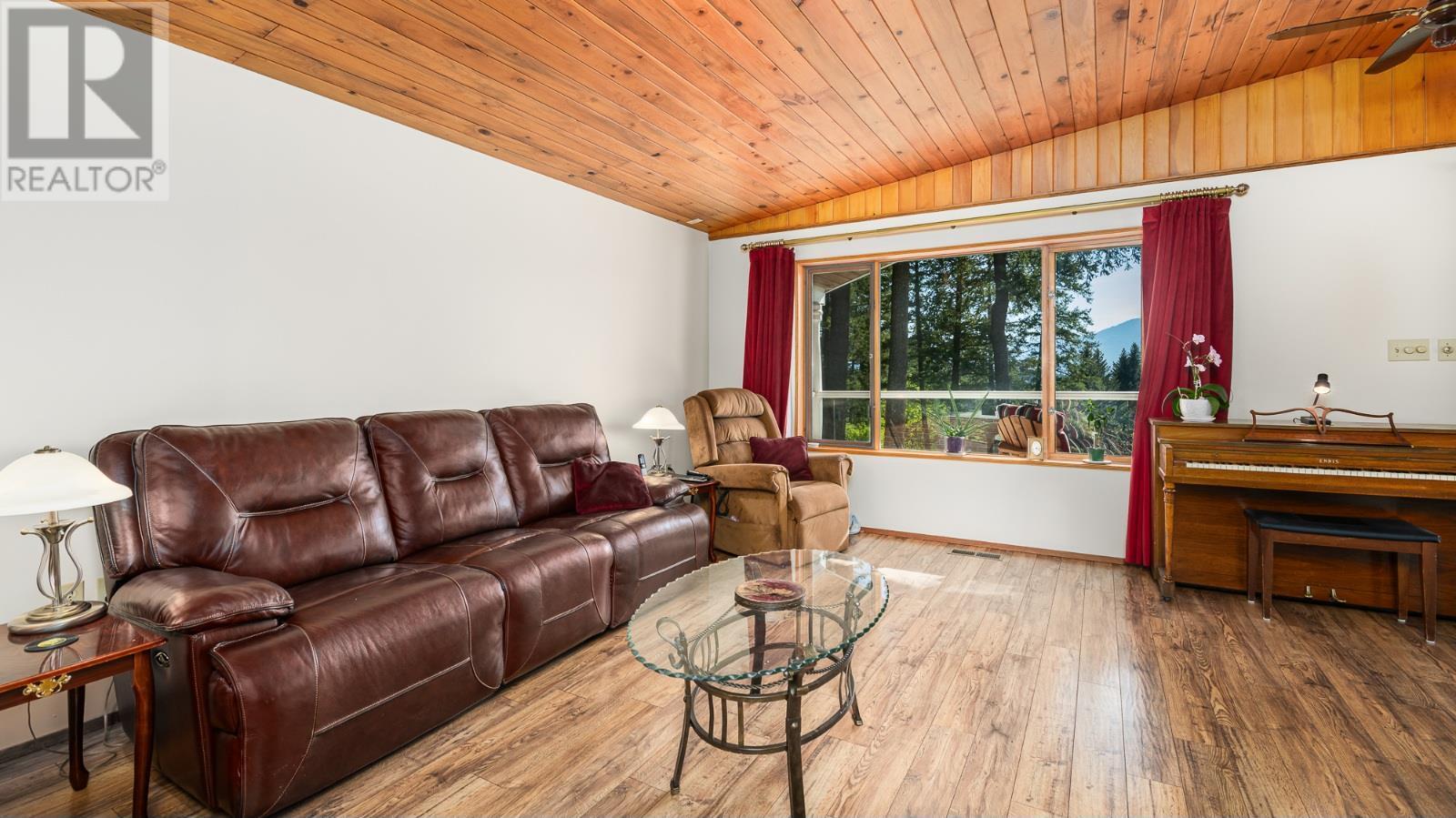 












208 36 Avenue N

,
Erickson,




British Columbia
V0B1G1

