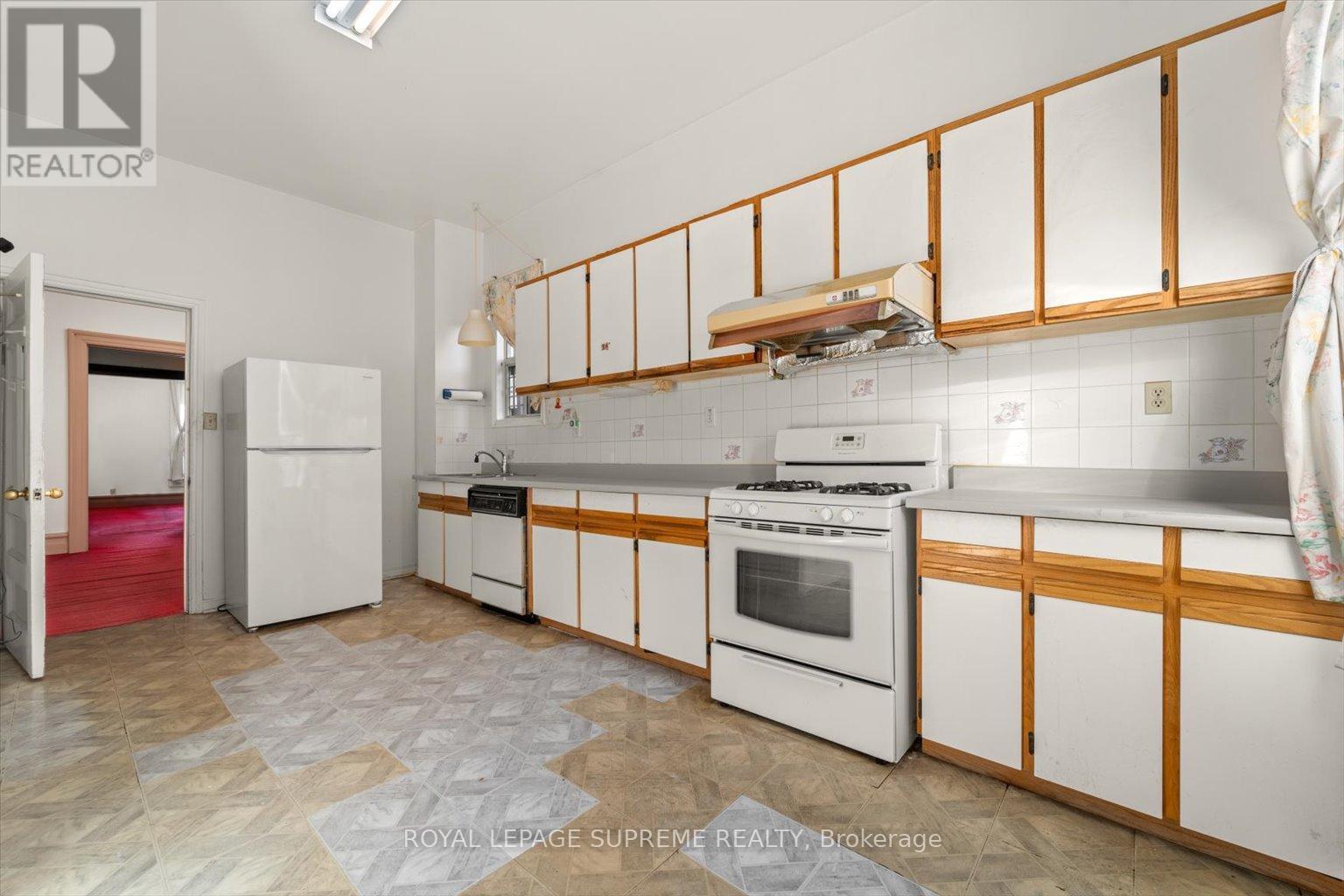 












1309 KING STREET W

,
Toronto,




Ontario
M6K1G9

