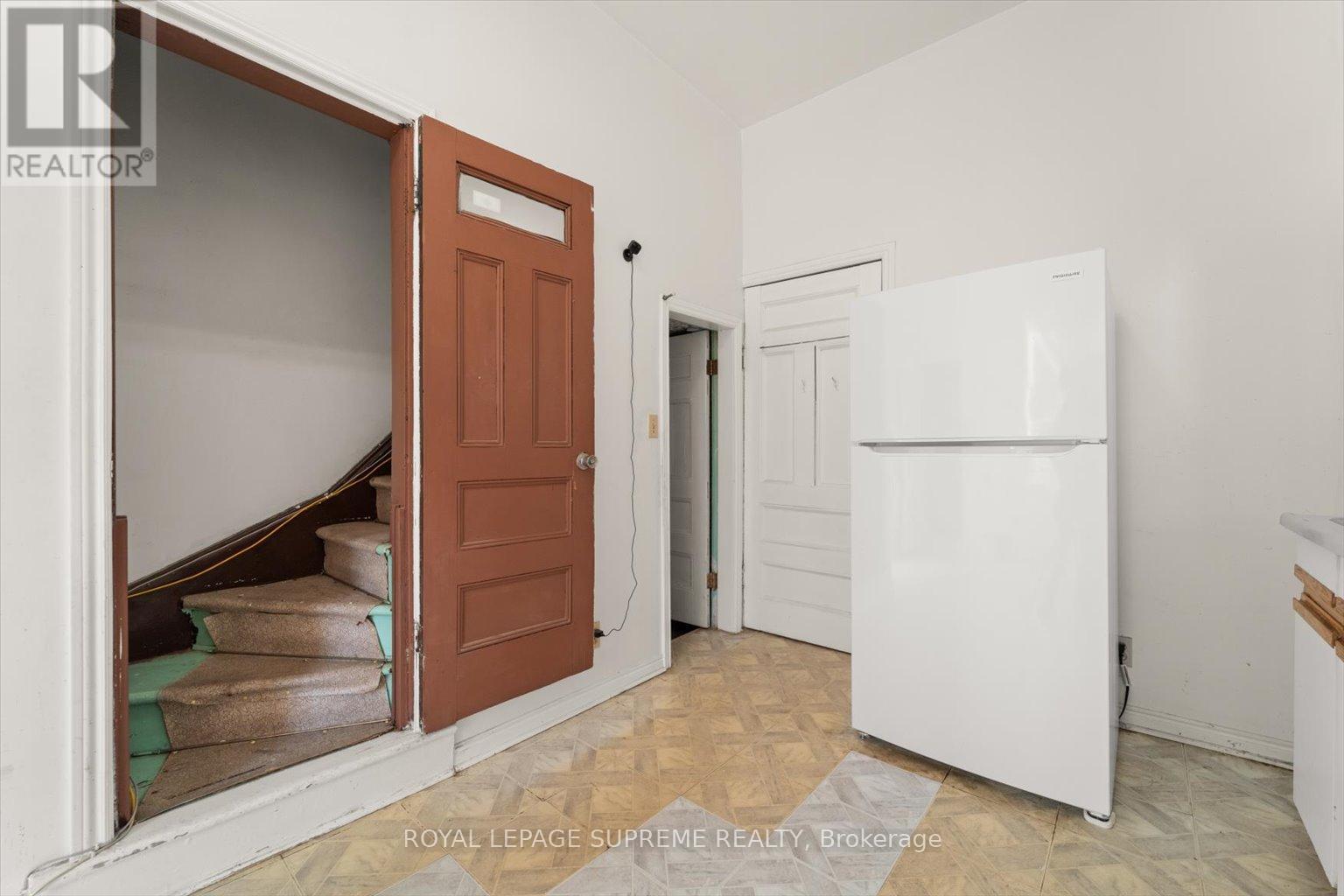 












1309 KING STREET W

,
Toronto,




Ontario
M6K1G9

