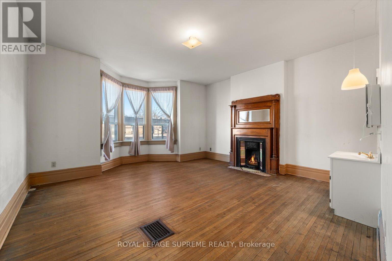 












1309 KING STREET W

,
Toronto,




Ontario
M6K1G9

