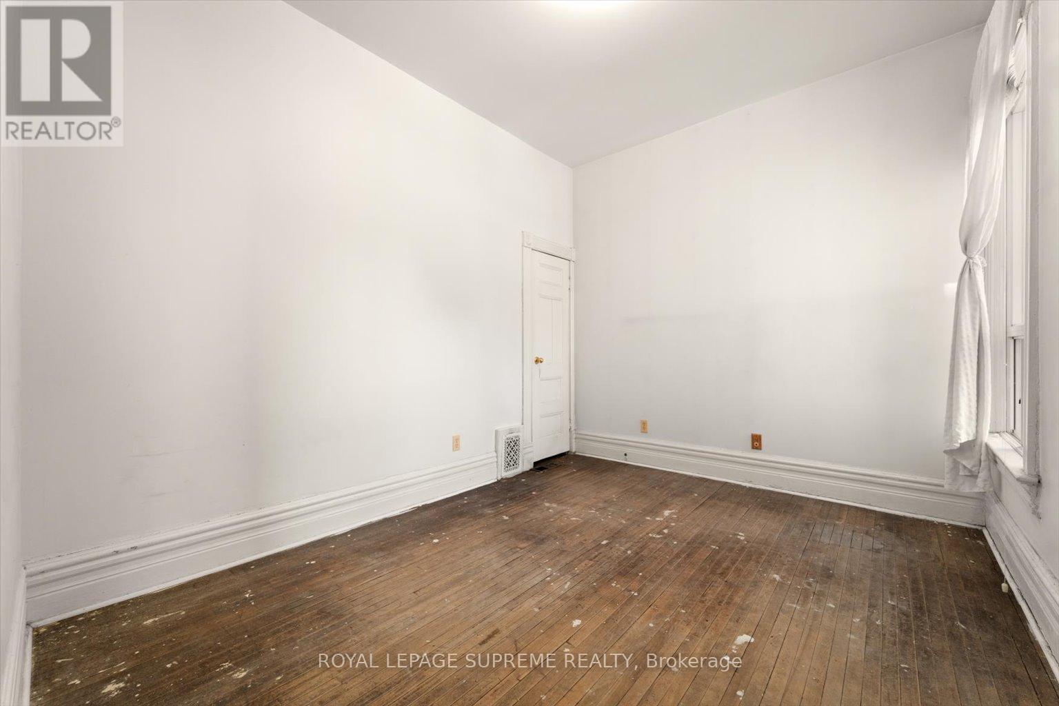 












1309 KING STREET W

,
Toronto,




Ontario
M6K1G9

