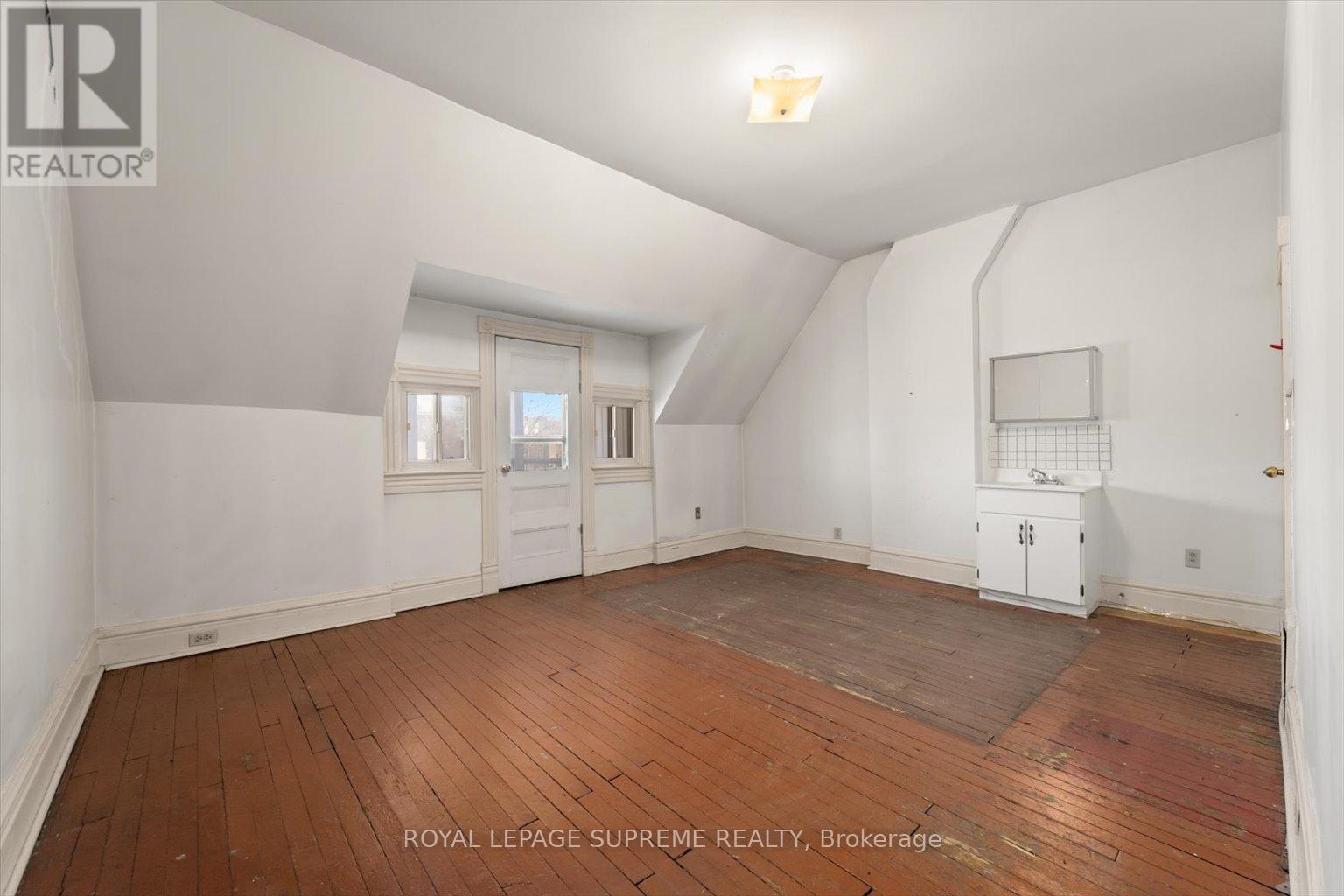 












1309 KING STREET W

,
Toronto,




Ontario
M6K1G9

