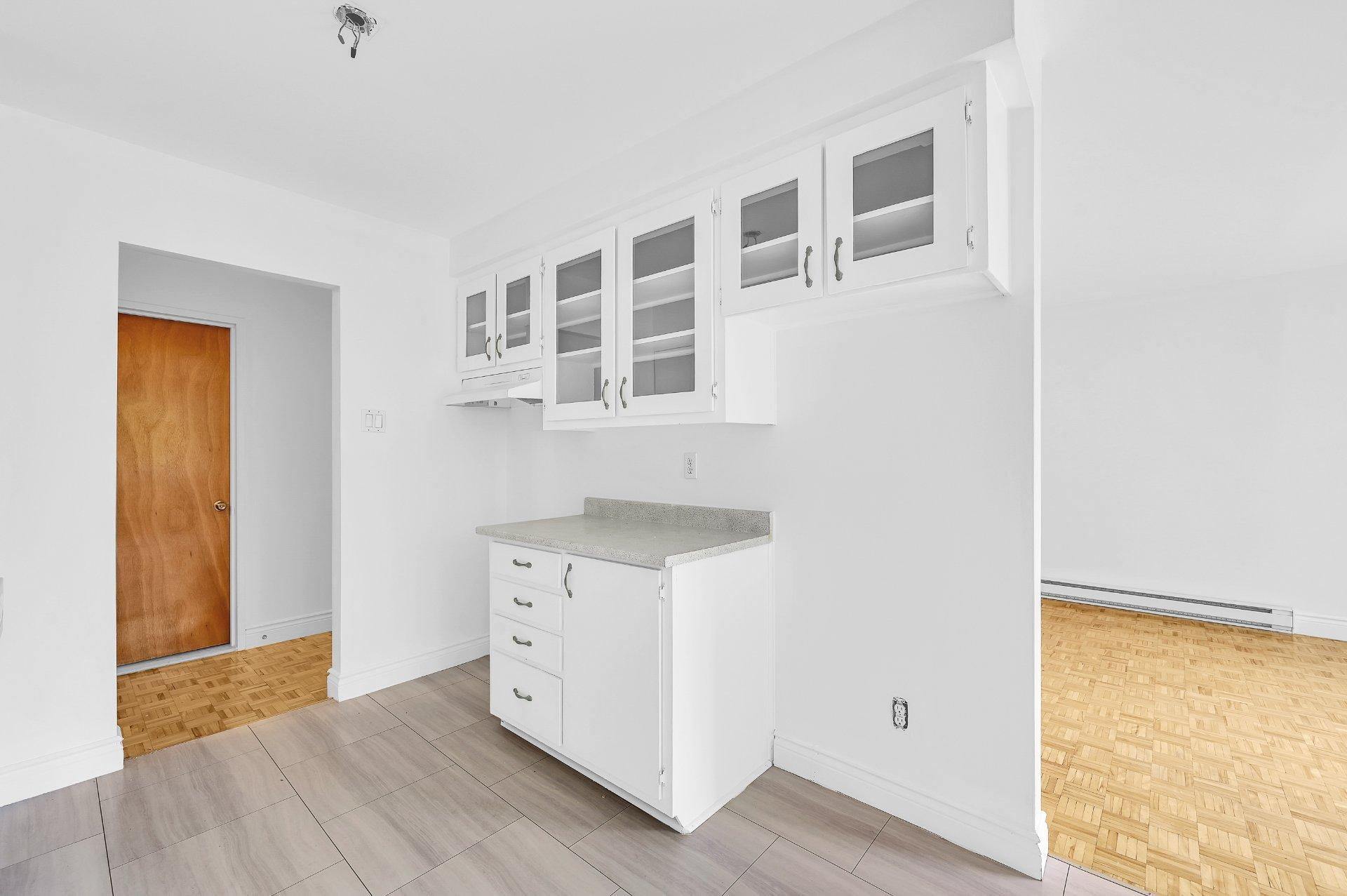 









350


Rue Bouchard

, 9,
Granby,




QC
J2G8S5


